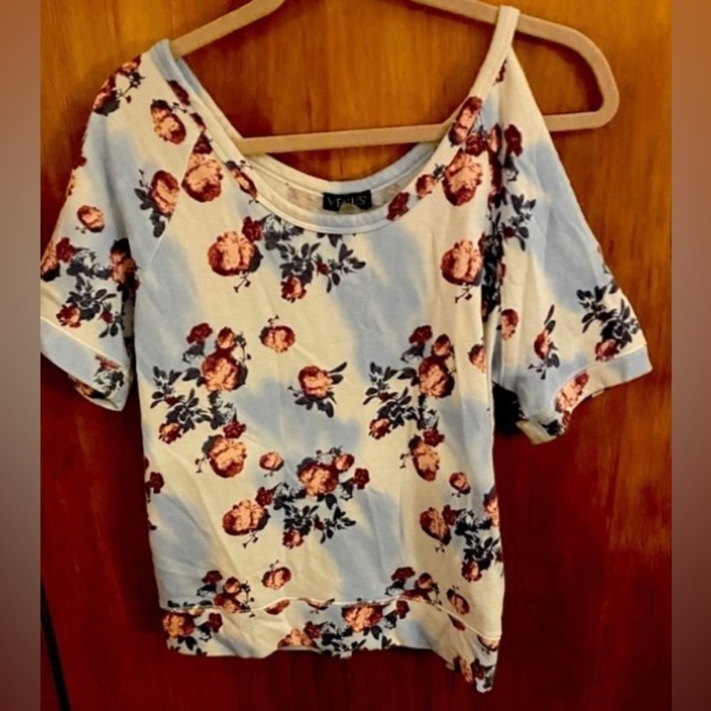 Venus Cold shoulder, rose printed blouse